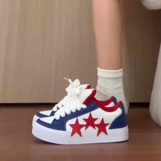 Damen Sneakers mit auffälligen Sternen-Applikationen und dämpfender Sohle EB