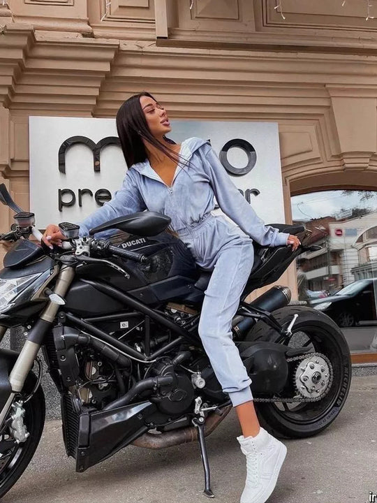 Damen Velours Jumpsuit mit Kapuze, Reißverschluss und tailliertem Gummibund EB