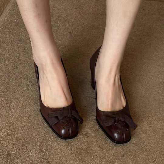 Damen elegante Pumps mit modischer Schleifenapplikation und bequemem Blockabsatz EB