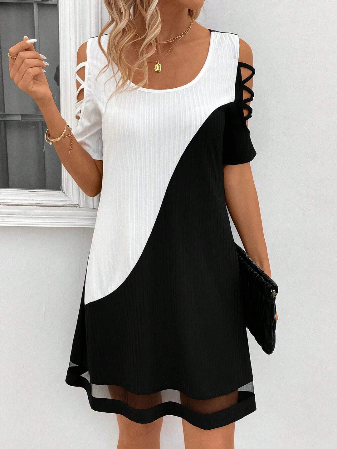 Damen modisches Freizeitkleid mit Cut-Out Ärmeln und asymmetrischem Design EB