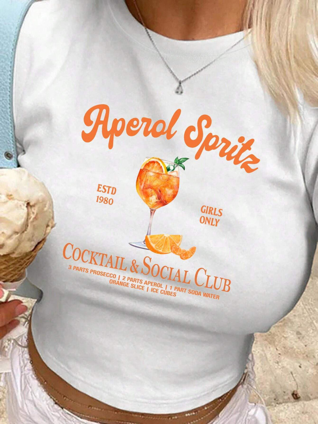 Damen Crop-T-Shirt mit kreativem Cocktail-Design EB