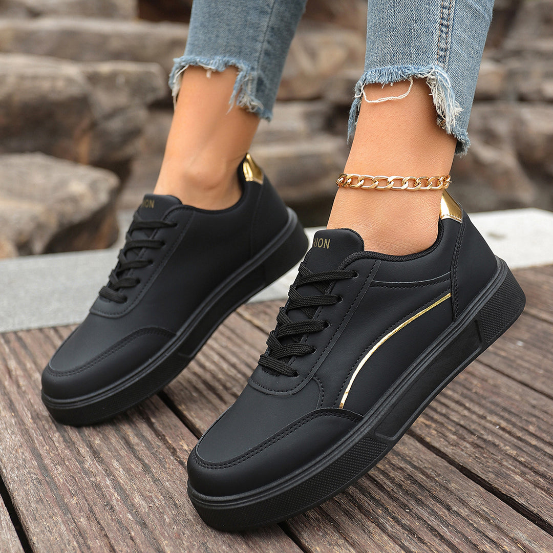 Damen Modische Sneaker mit eleganter Metallapplikation EB