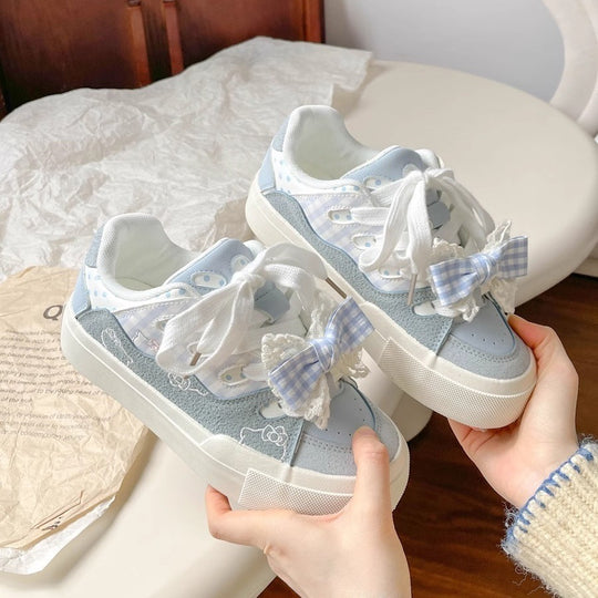 Damen Sneakers mit verspielt romantischen Details und komfortablen Sohlen EB