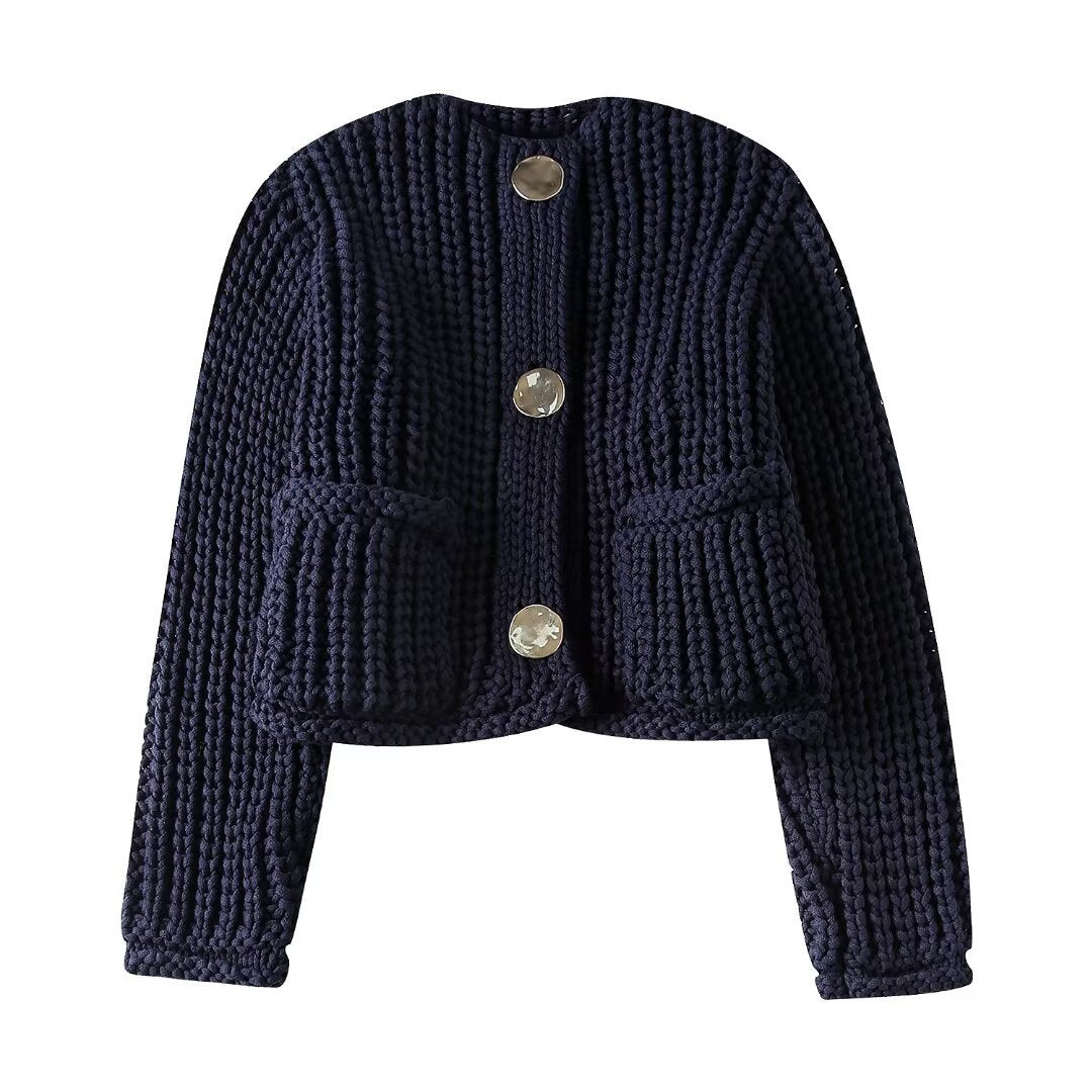Damen Kurzcardigan im Rippen-Grobstrick mit aufgesetzten Taschen und Statementknöpfen EB