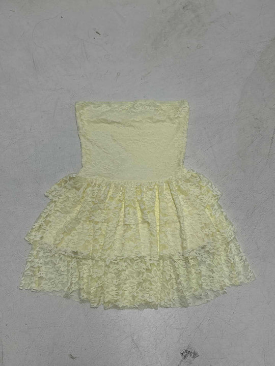 Damen Spitzenkleid mit voluminösem Rock und trägerlosem Design EB