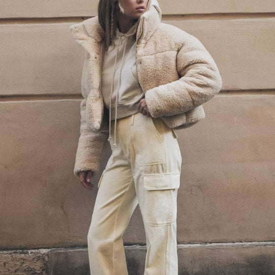 Damen kuschelige cropped Teddyjacke mit hohem Kragen und seitlichen Taschen EB