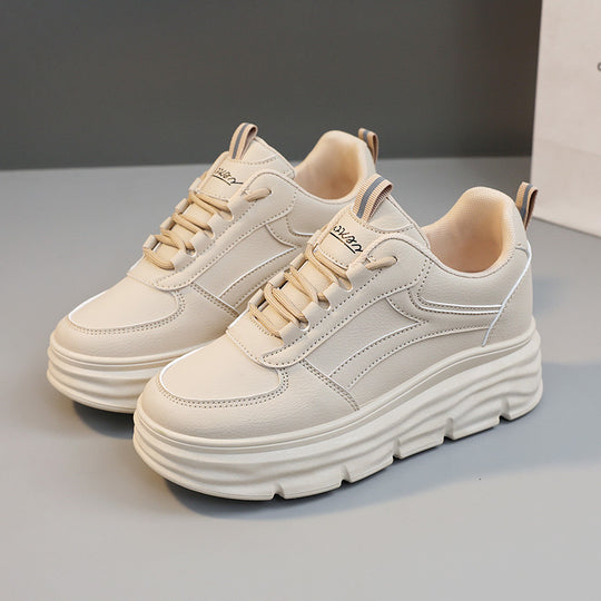 Damen Sneaker mit hochgezogenem Sohlenprofil und atmungsaktiver Oberflächenstruktur EB