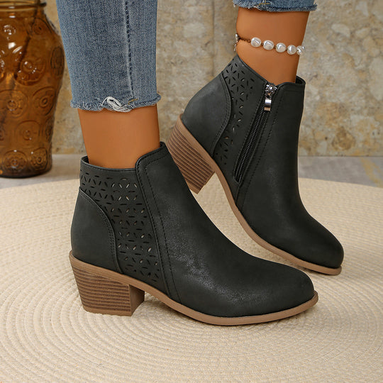 Damen nan knöchelhohe Stiefelette mit Laser-Cut-Perforation, seitlichem Reißverschluss und mittelhohem Blockabsatz EB