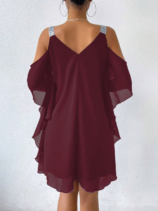 Damen schulterfreies Flatterkleid mit glitzernden Trägern EB