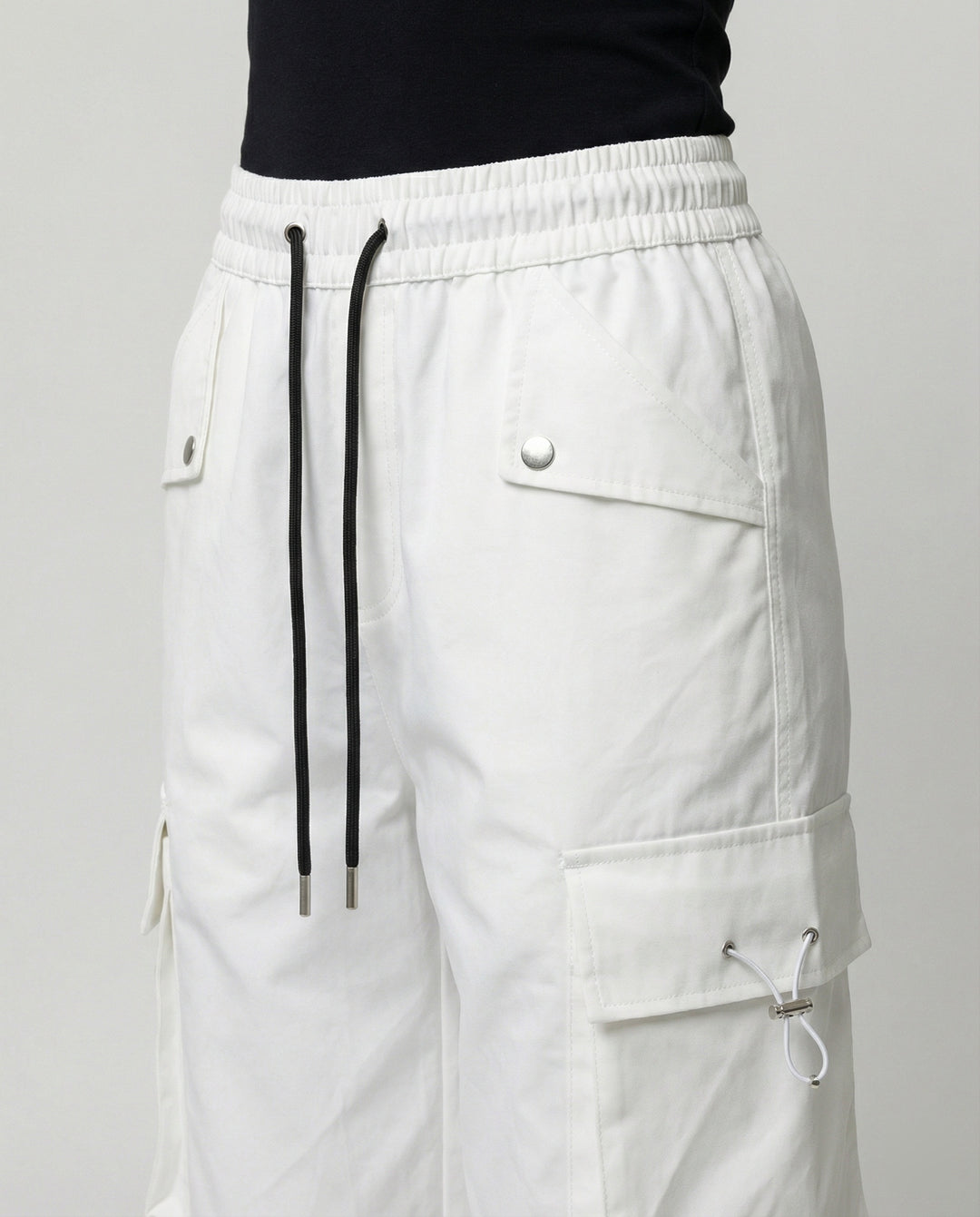 Damen nan weite Cargo-Hose mit elastischem Bund, großen Klappentaschen und verstellbarem Saum EB