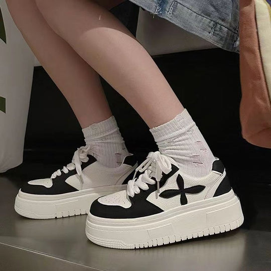 Damen Sportliche Plateau-Sneaker mit eleganten Applikationen EB