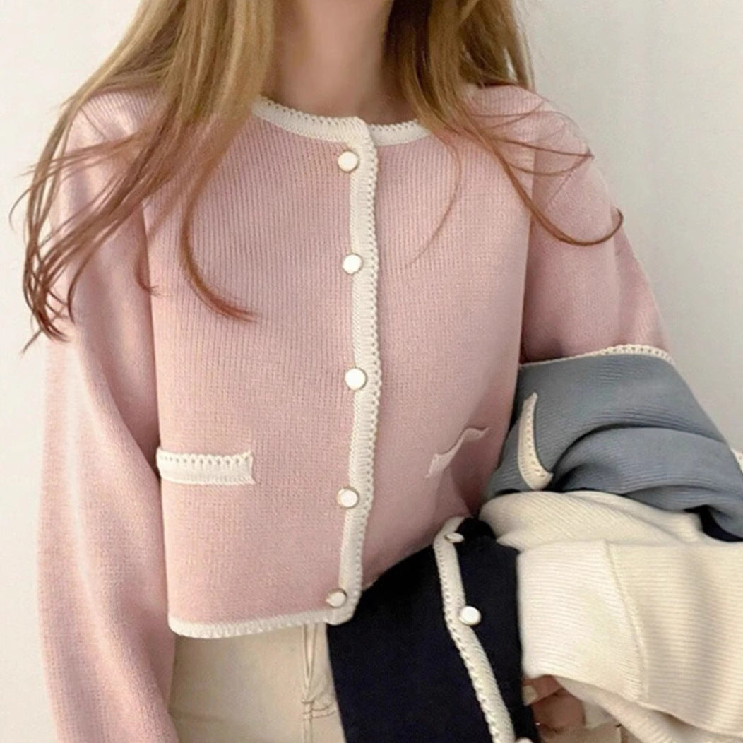 Damen Kurzgeschnittener gerippter Cardigan mit kontrast‑Häkelkante, Zierknopfleiste und Taschenleisten EB