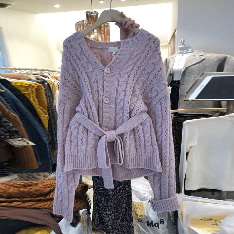Damen Strickjacke mit Taillengürtel und Zopfmuster EB