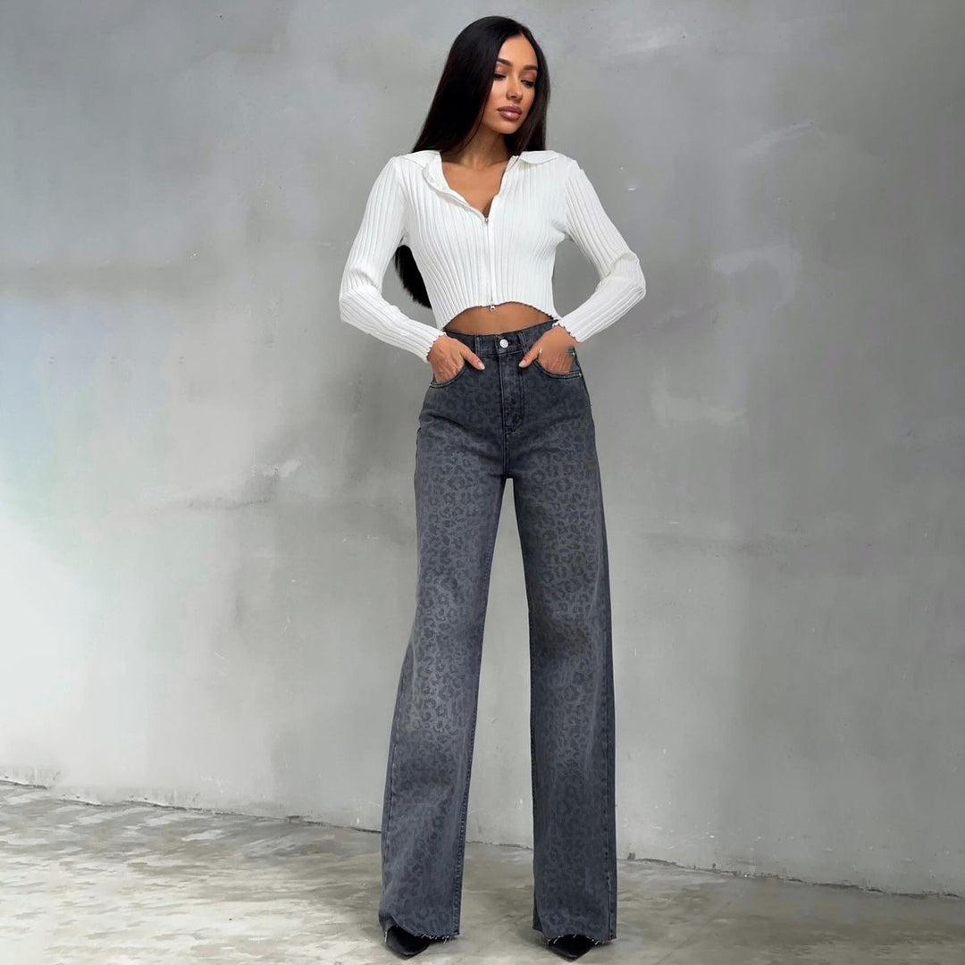 Damen Highwaist Schlagjeans mit dezenter Leo-Print, weitem Bein und rohem Saum Eichborn Berlin