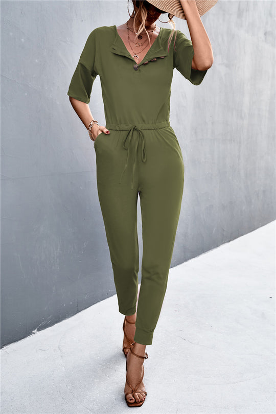 Damen Jumpsuit mit elegantem V-Ausschnitt und praktischen Taschen EB