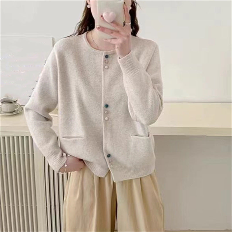 Damen gemütliche Strickjacke mit bunten Knöpfen und praktischen Taschen EB