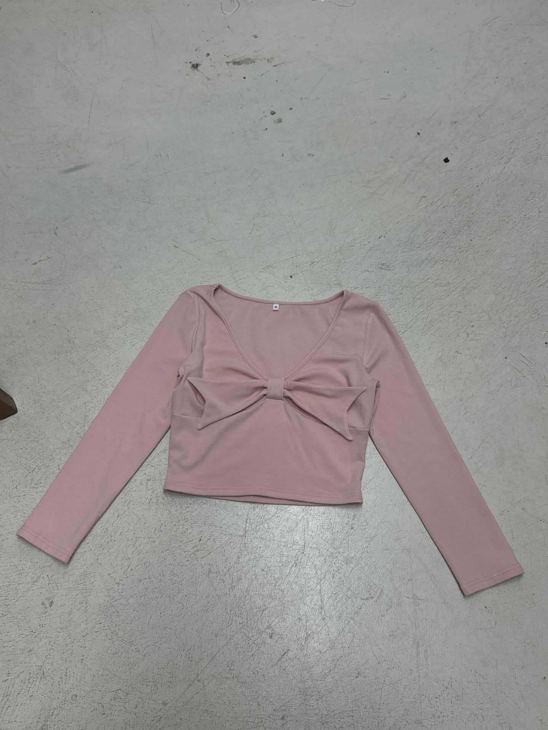 Damen nan Cropped-Longsleeve mit dekorativer Schleifenfront, V-Ausschnitt und figurbetonter Passform EB