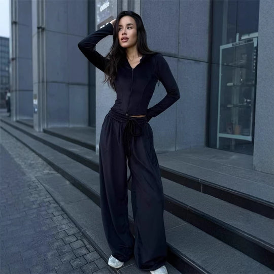 Damen Lounge-Set mit taillierter Kapuzenjacke und extraweiter Palazzo-Jogginghose EB