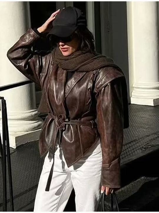 Damen taillierte Kunstlederjacke mit verspieltem Schnürdetail EB