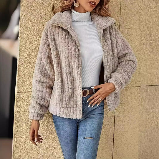 Damen Plüschjacke mit strukturiertem Design und hohem Kragen EB