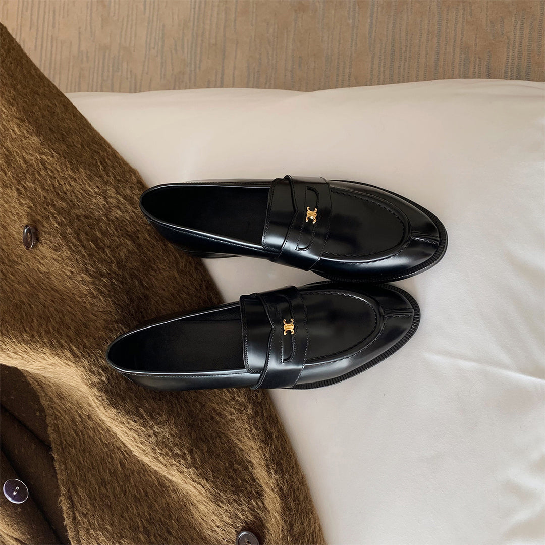 Damen Elegante Mokassins mit goldener Schnallenverzierung EB