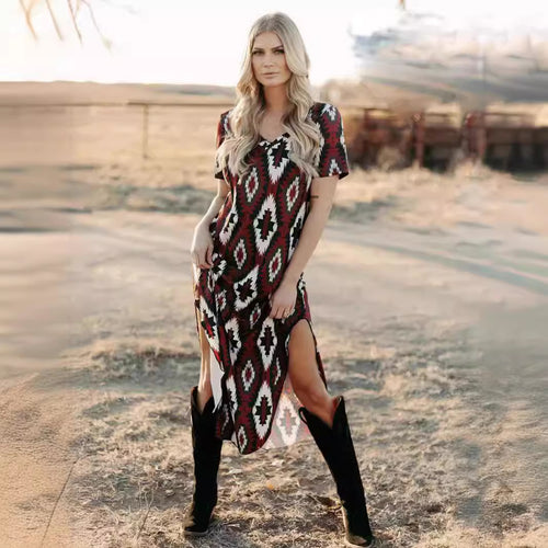 Damen Maxikleid mit tribal-inspiriertem Muster und hochstylisierten Seitenschlitzen EB