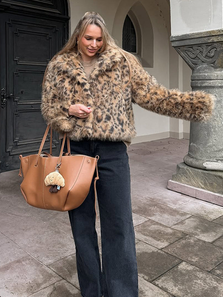 Damen Kurze Felljacke mit Leopardenmuster EB