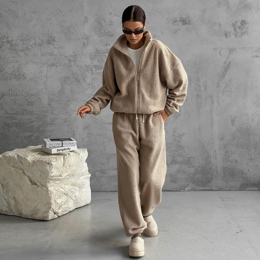 Damen Teddy-Fleece-Loungewear Set mit halbem Reißverschluss elastischem Tunnelzugbund und weitem Bein Eichborn Berlin