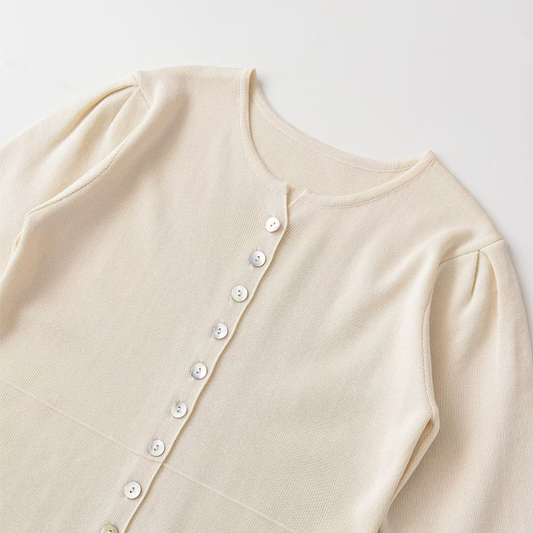 Damen kurzärmlige Strickjacke mit Knöpfen und raffinierter Raffung EB