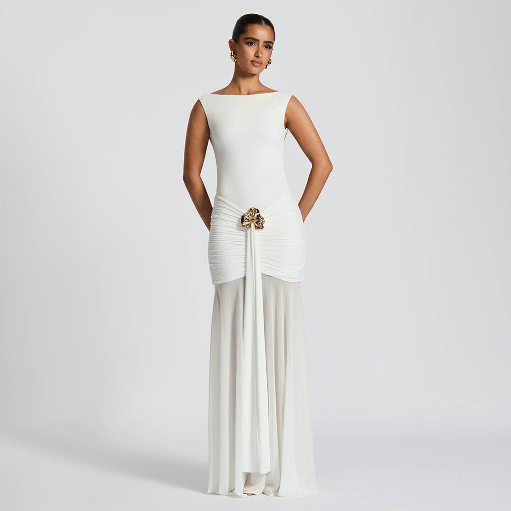 Damen elegantes bodenlanges Abendkleid mit raffinierten Fältchen und dekorativer Brosche EB