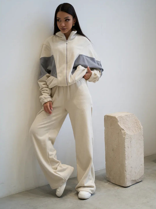 Damen oversized Reißverschluss-Fleecejacke mit Paneel-Details und weiter High-Waist-Loungehose Eichborn Berlin