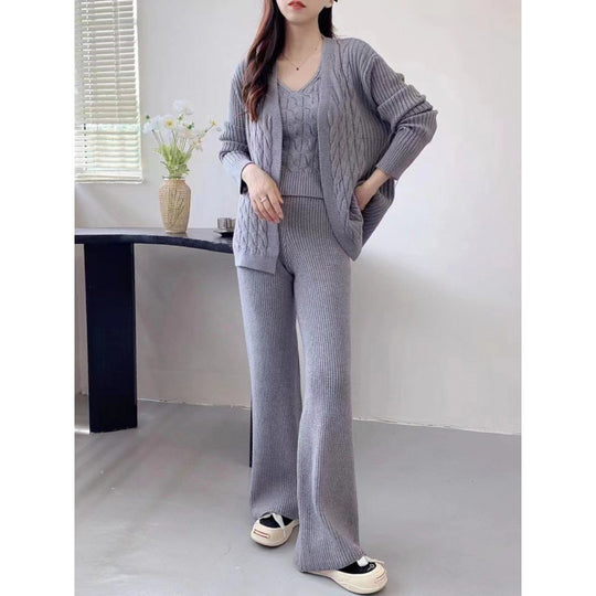 Damen Feinstrick-Ensemble mit originellem Zopfmuster und weiten Hosen EB