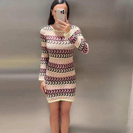 Damen nan gestricktes Feinstrick-Minikleid mit transparentem Wellenstruktur-Muster und Rundhalsausschnitt EB