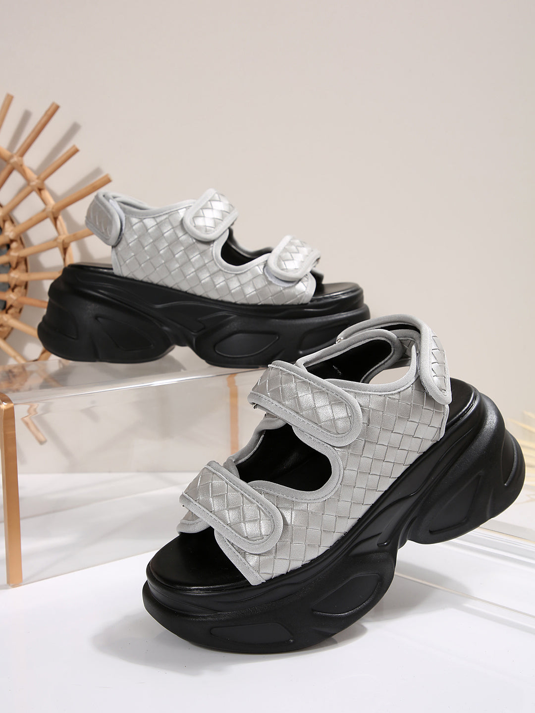 Damen Glamouröse Plateau-Sandalen mit verstellbaren Riemen und funkelnden Applikationen EB
