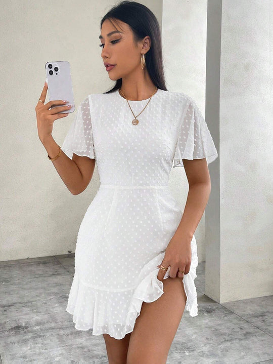 EB | Dreidimensionales Kleid mit Rüschenrand und Punkten