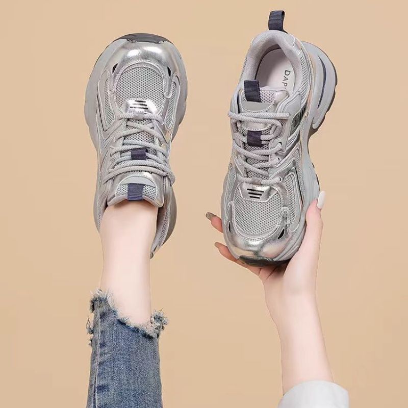 Damen Sportliche Sneakers mit reflektierenden Elementen und dämpfender Sohle EB
