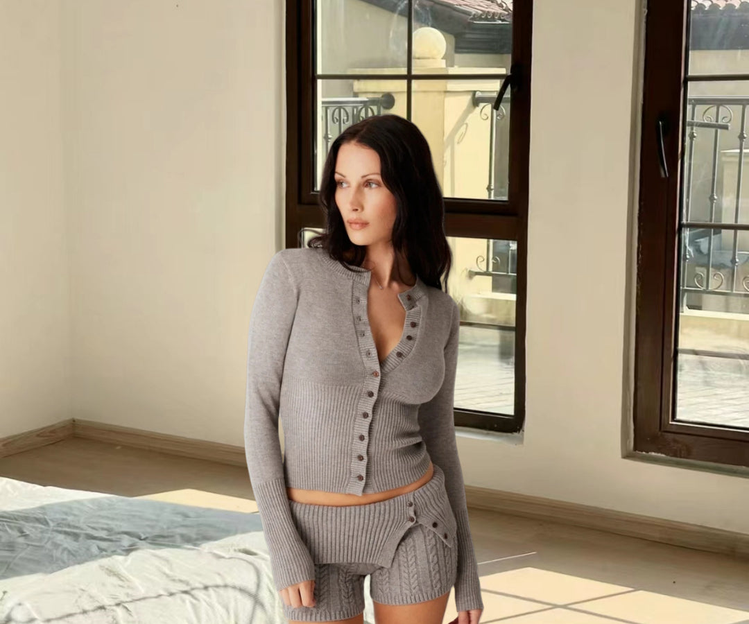 Damen Strick Set mit Knopfdetails und kurzem Schnitt EB