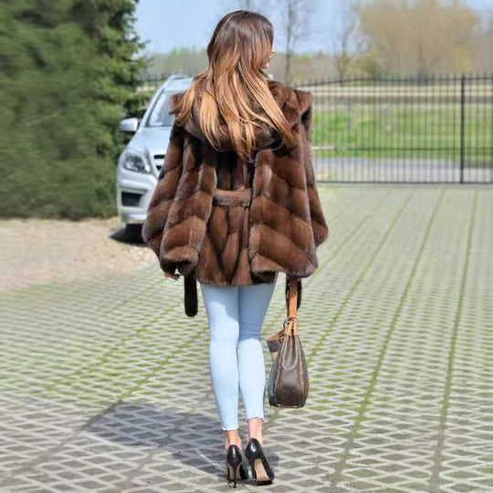 Damen Elegantes Kunstpelz-Cape mit voluminösem Kapuzenkragen und Gürtel EB