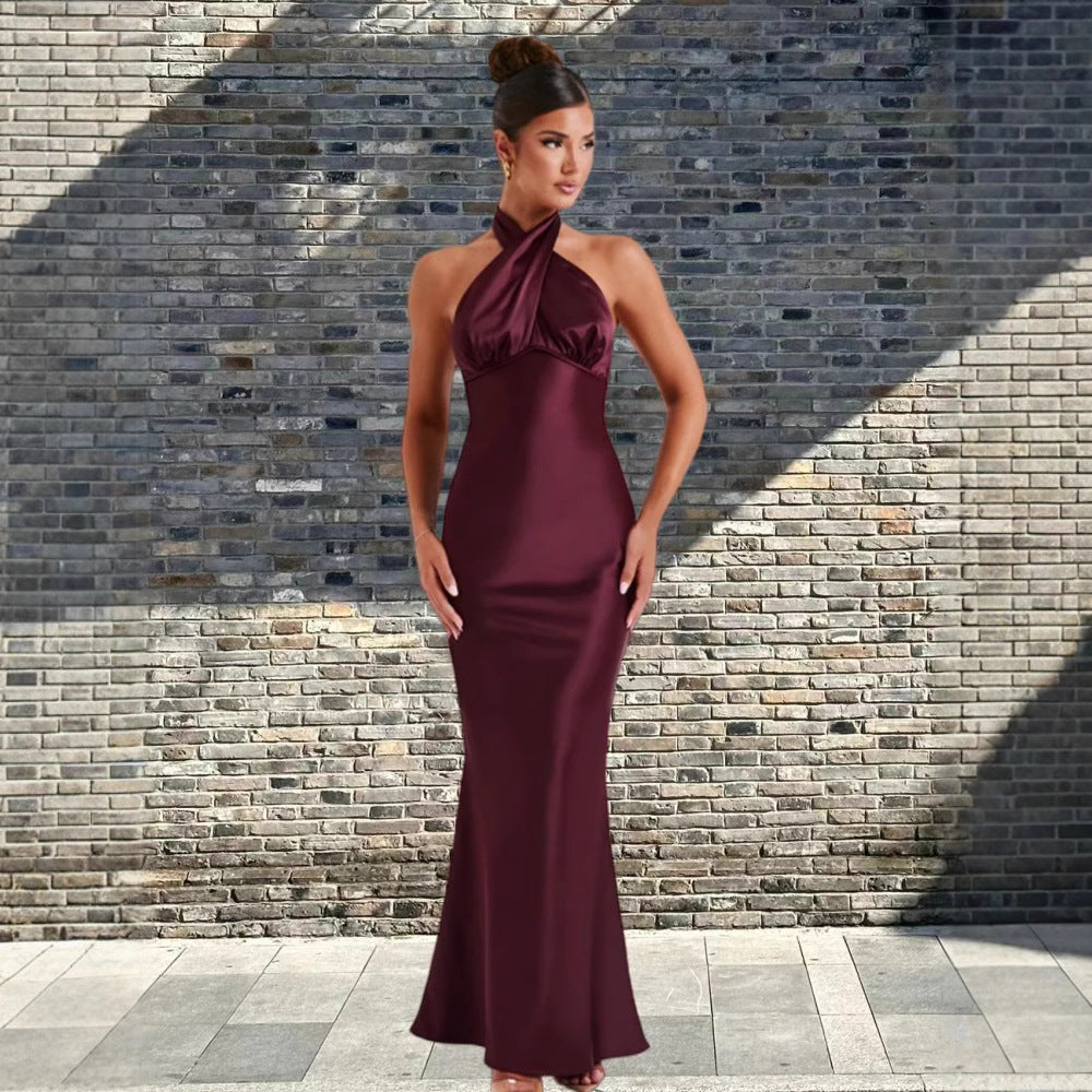 Damen Abendkleid mit elegantem Halterneck und figurschmeichelnder Silhouette EB
