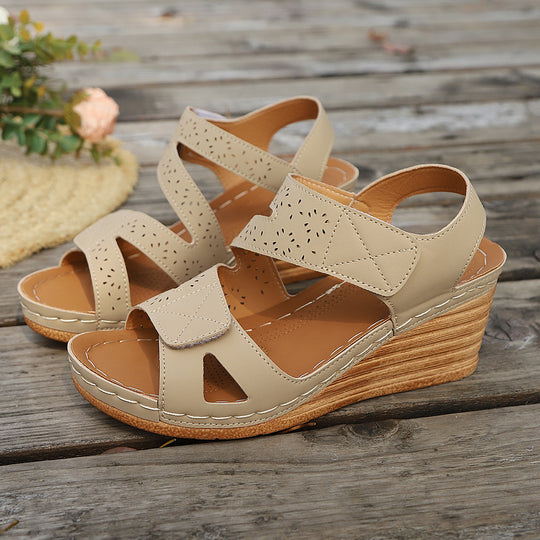 Damen Wedge-Sandaletten mit verzierten Riemen EB