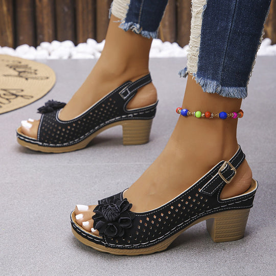 Damen Slingback-Pantoletten mit floralen Lochmustern und komfortablem Blockabsatz EB