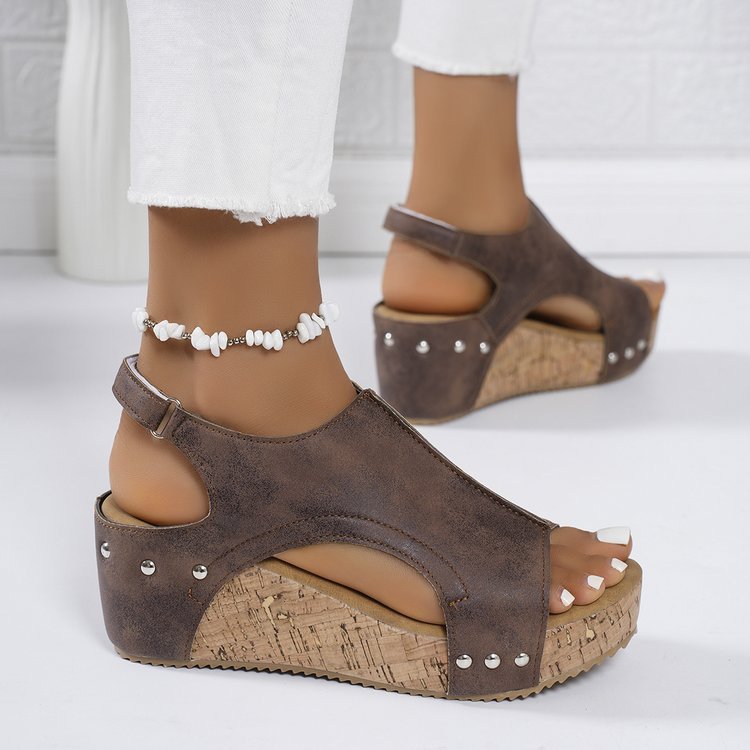 Damen Wedge-Sandalen mit modischen Cut-Outs und dekorativen Akzenten EB