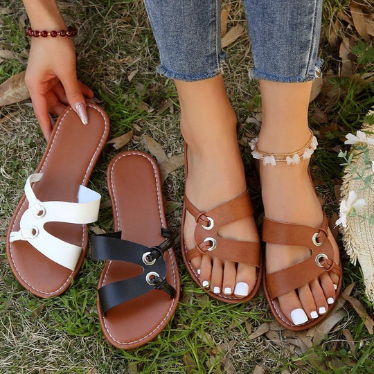 Damen freizeitorientierte Riemchen-Sandalen mit modischen Metallakzenten EB