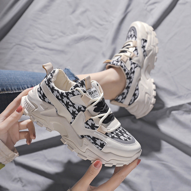 Damen Chunky Sneakers mit modischem Karomuster und komfortabler Dämpfung EB