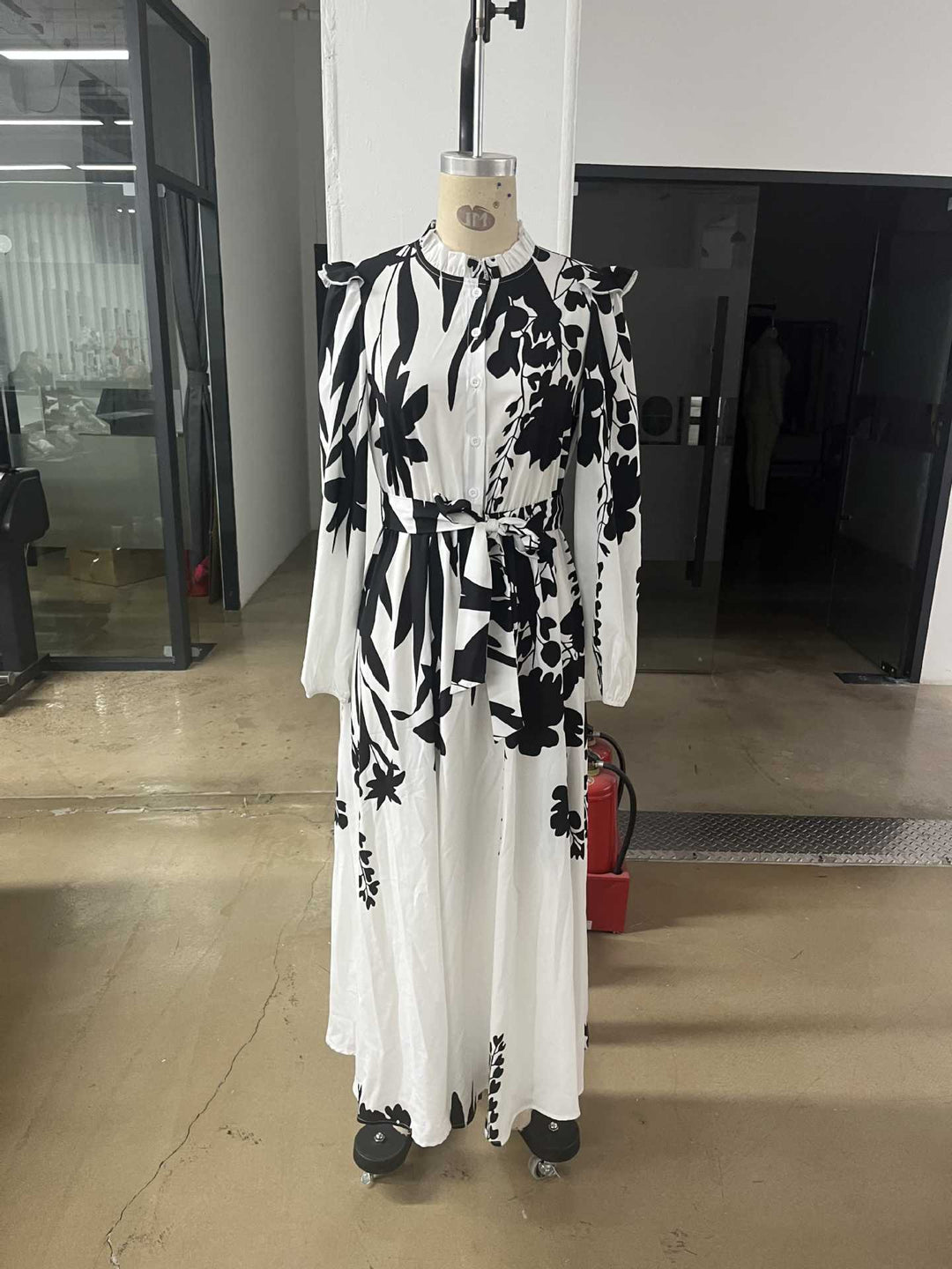 Damen Maxikleid mit floralen Mustern und raffinierten Volants EB