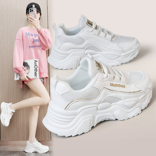 Damen Sportliche Sneakers mit modischer Metallic-Applikation und strukturierter Oberfläche EB