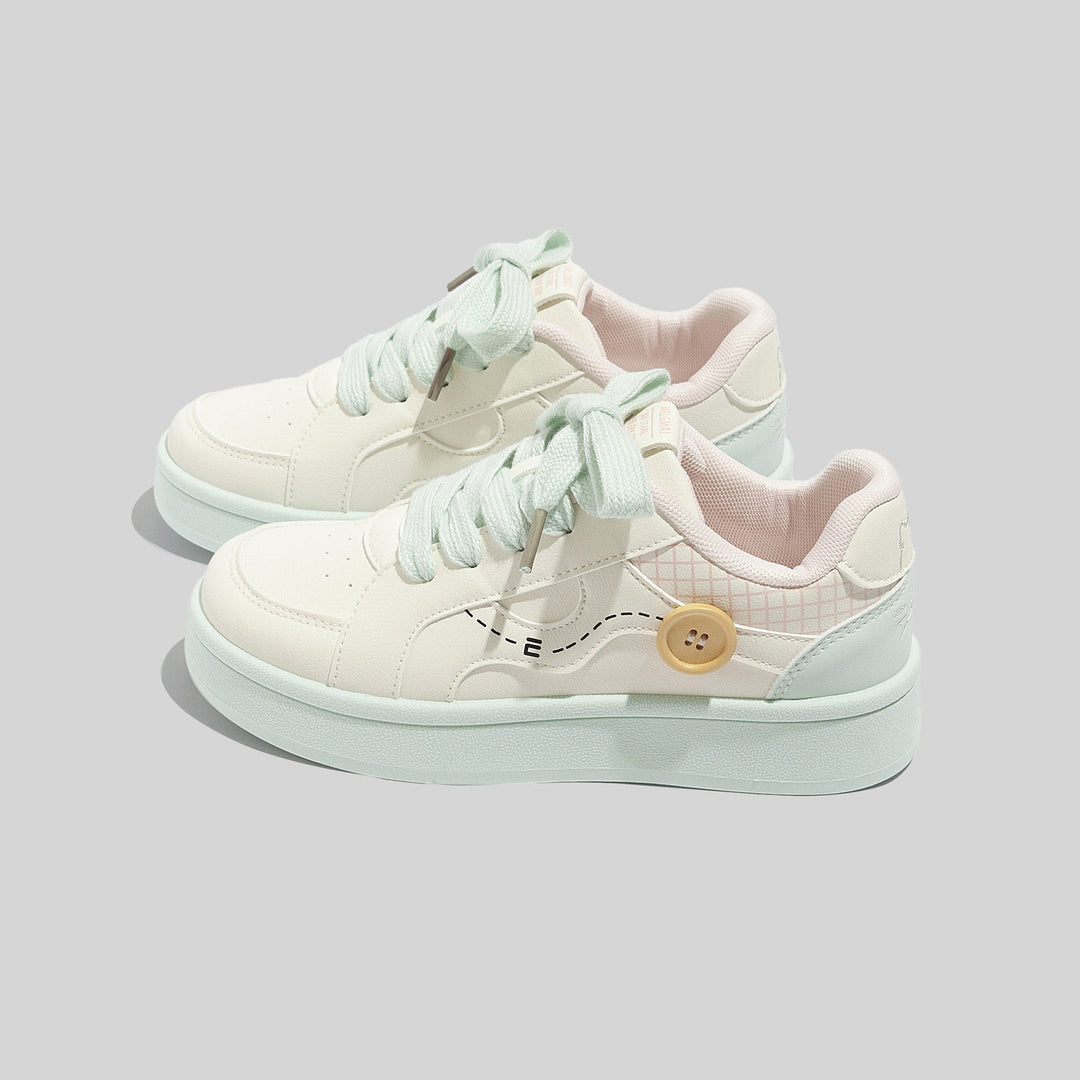 Damen Modische Freizeitschuhe mit einzigartigen Knopf-Details EB