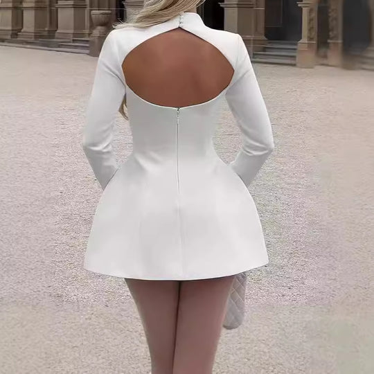 Damen Elegantes Mini-Kleid mit hochgeschlossenem Hals und ausgestelltem Saum EB