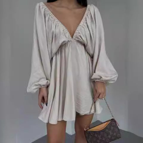 Damen lässiges Sommerkleid mit tiefem V-Ausschnitt und Rüschendetails EB