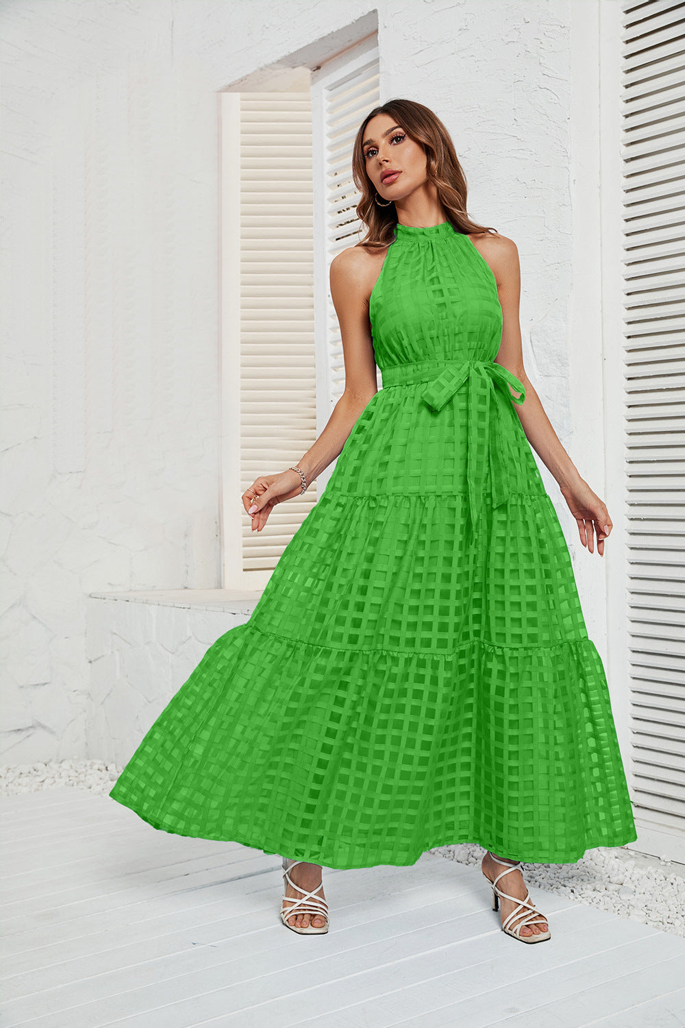 Damen Maxikleid mit elegantem Halterneck und luftigen Rüschen EB